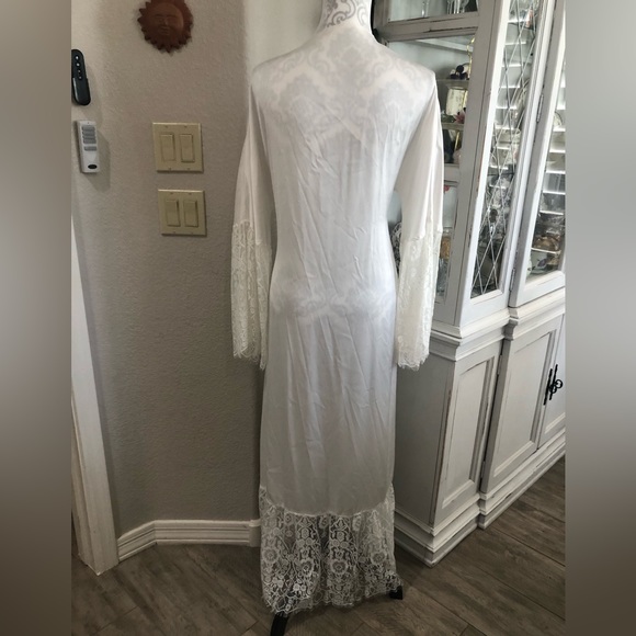 White Full Length Lace Trimmed Robe with Sash Size Small Lingerie Coverup - Picture 4 of 11